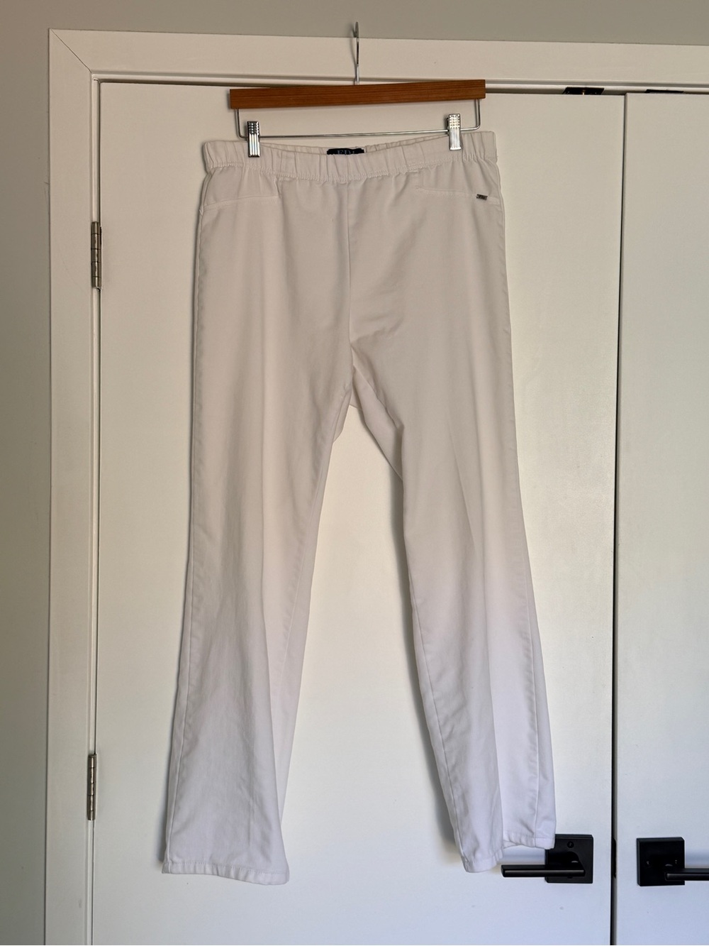FDJ Women's White Elastic Waist Pull-On Trousers